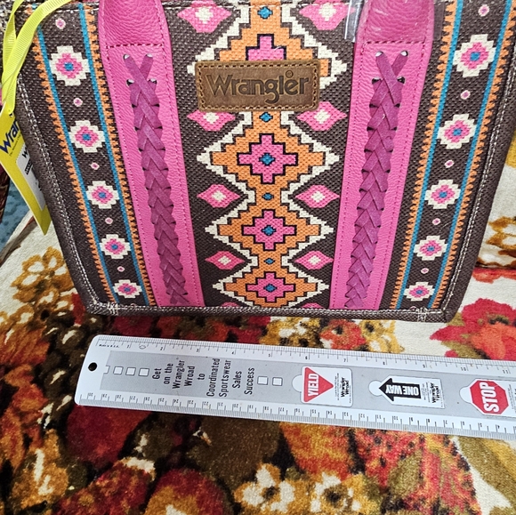 Wrangler tote - Picture 3 of 5